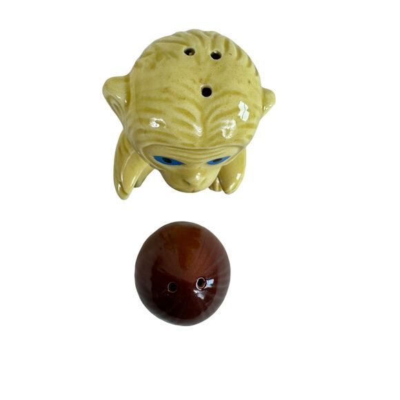 Monkey & Coconut Vintage Glazed Ceramic Salt & Pepper Shakers Original Box Japan - Picture 3 of 7
